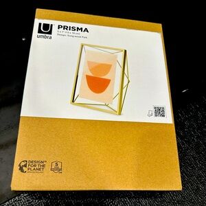 Umbra Modern minimalist gold metal 5x7 photo frame